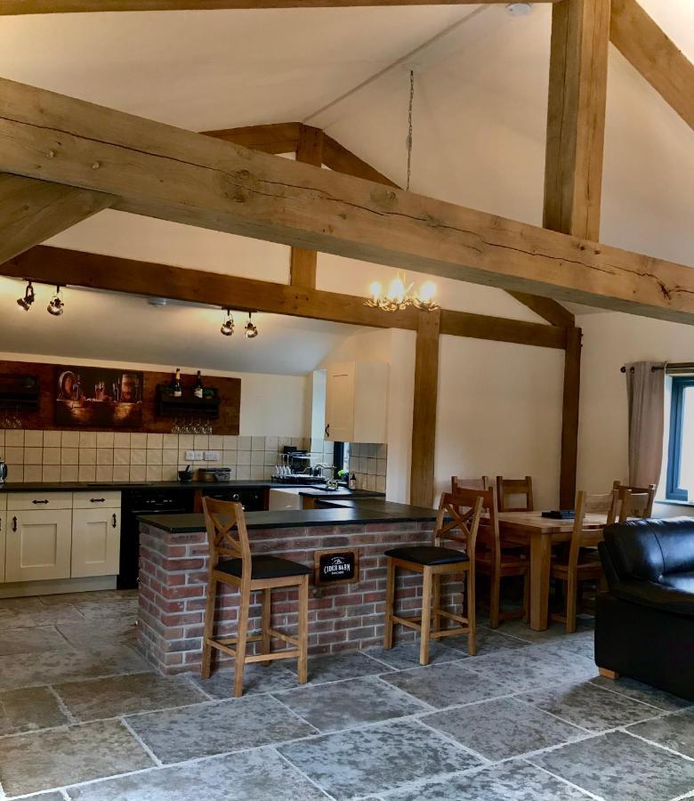 Trelaske Mill Cider Barn-With Hot Tub, Fire Pit Bbq Lewannick Exterior foto