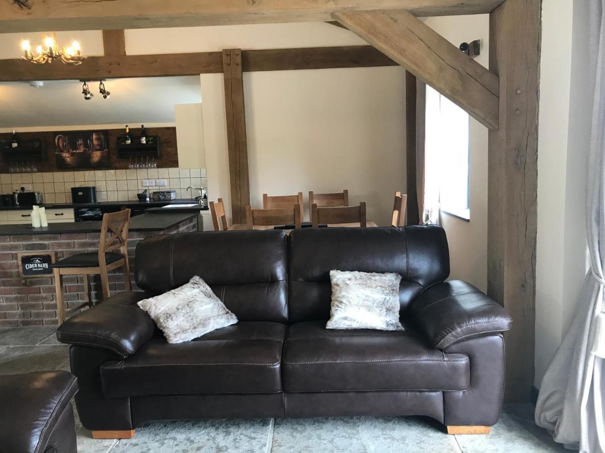 Trelaske Mill Cider Barn-With Hot Tub, Fire Pit Bbq Lewannick Exterior foto